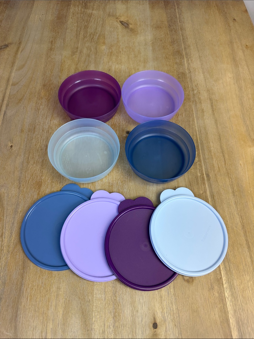 Tupperware Impressions Microwave Reheatable Cereal Bowls and Lids- set of 4